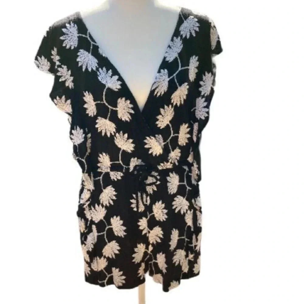 Ark & Co Floral Embroidered Cocktail Romper Size‎ Medium Black Cream Jum…